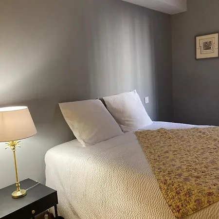 2 Avec Piscine Apartment *